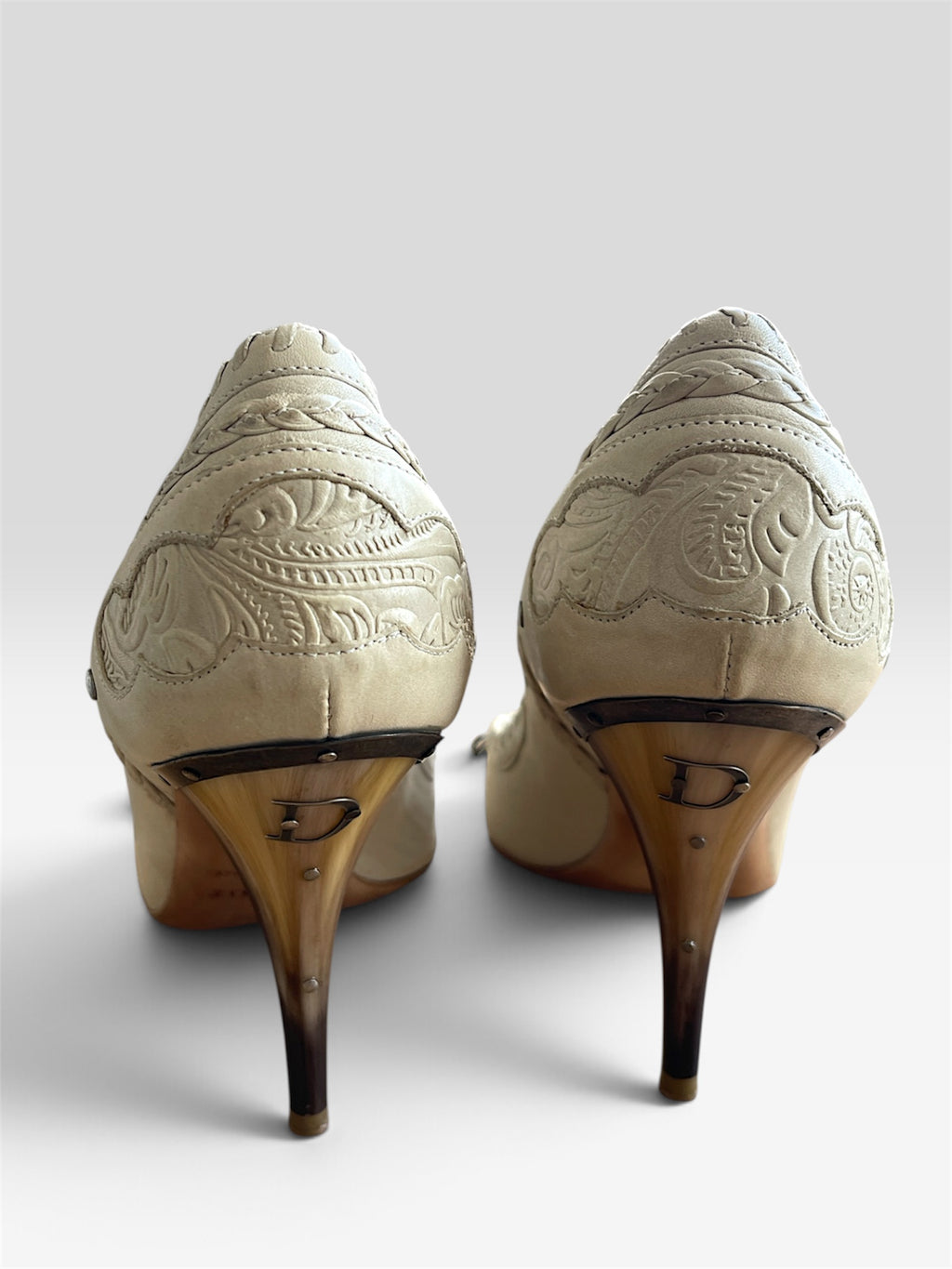 Christian Dior Spring 2006 Ready-To-Wear runway whip-stitch leather pumps