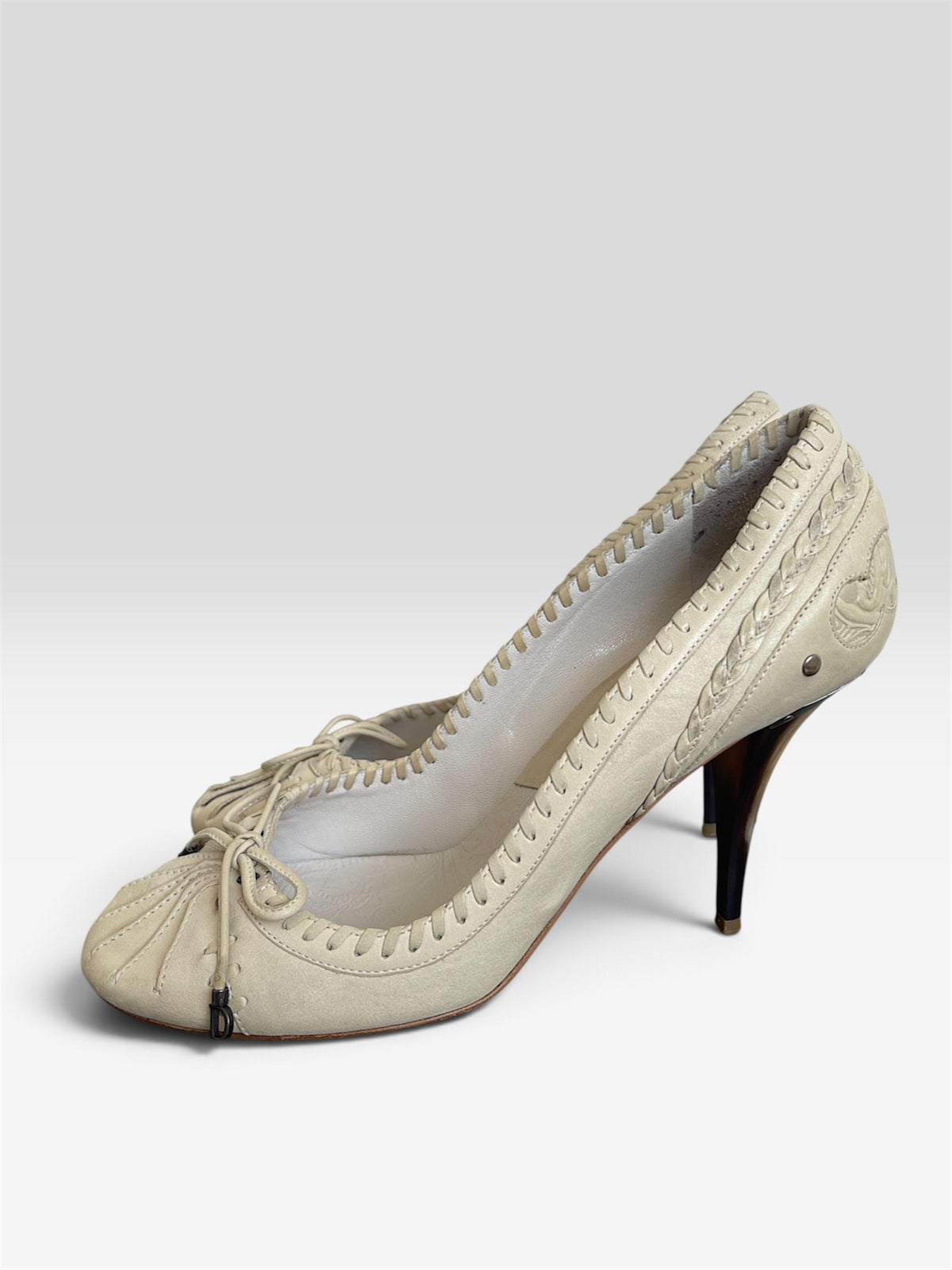 Christian Dior Spring 2006 Ready-To-Wear runway whip-stitch leather pumps