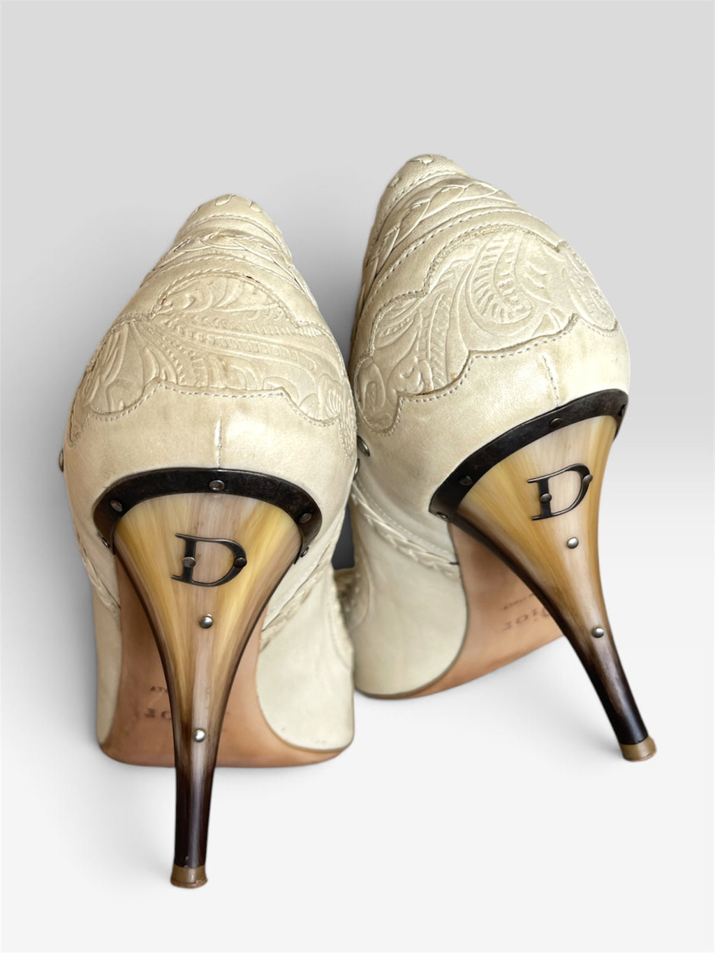 Christian Dior Spring 2006 Ready-To-Wear runway whip-stitch leather pumps