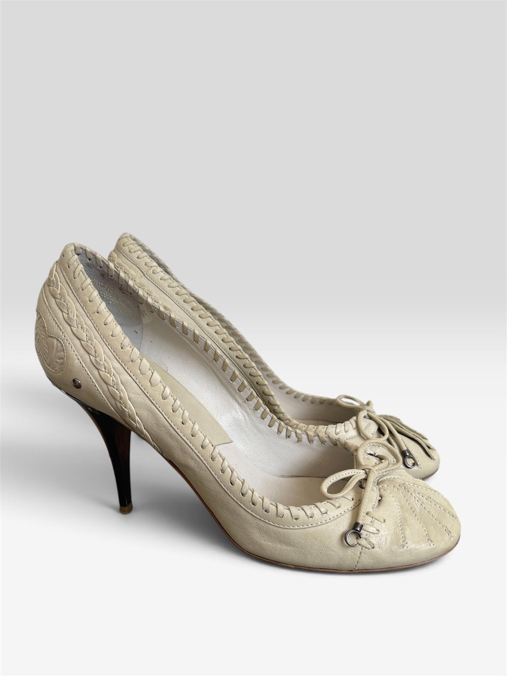 Christian Dior Spring 2006 Ready-To-Wear runway whip-stitch leather pumps