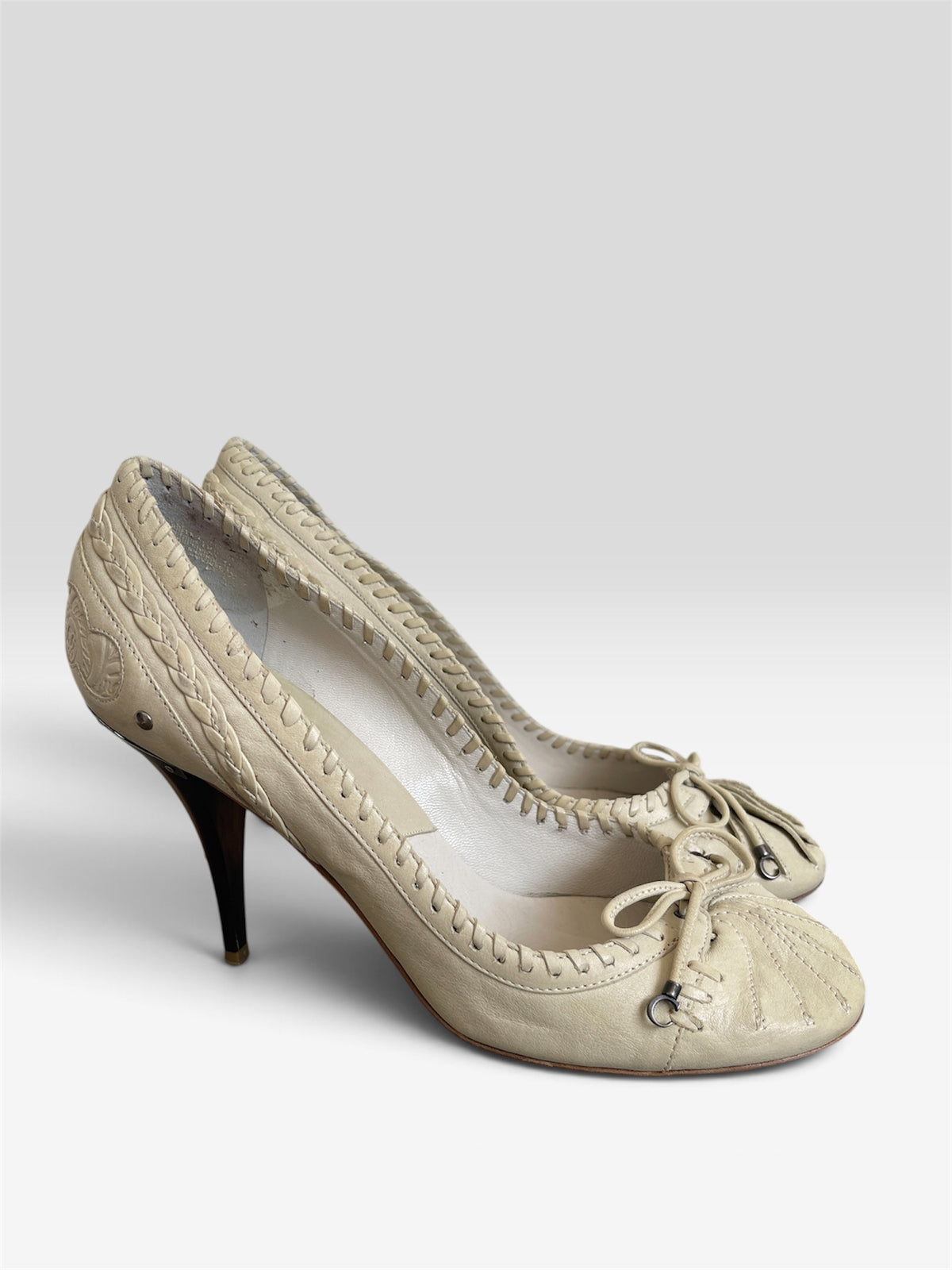 Christian Dior Spring 2006 Ready-To-Wear runway whip-stitch leather pumps