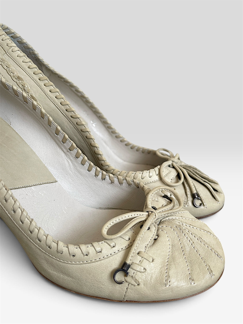 Christian Dior Spring 2006 Ready-To-Wear runway whip-stitch leather pumps
