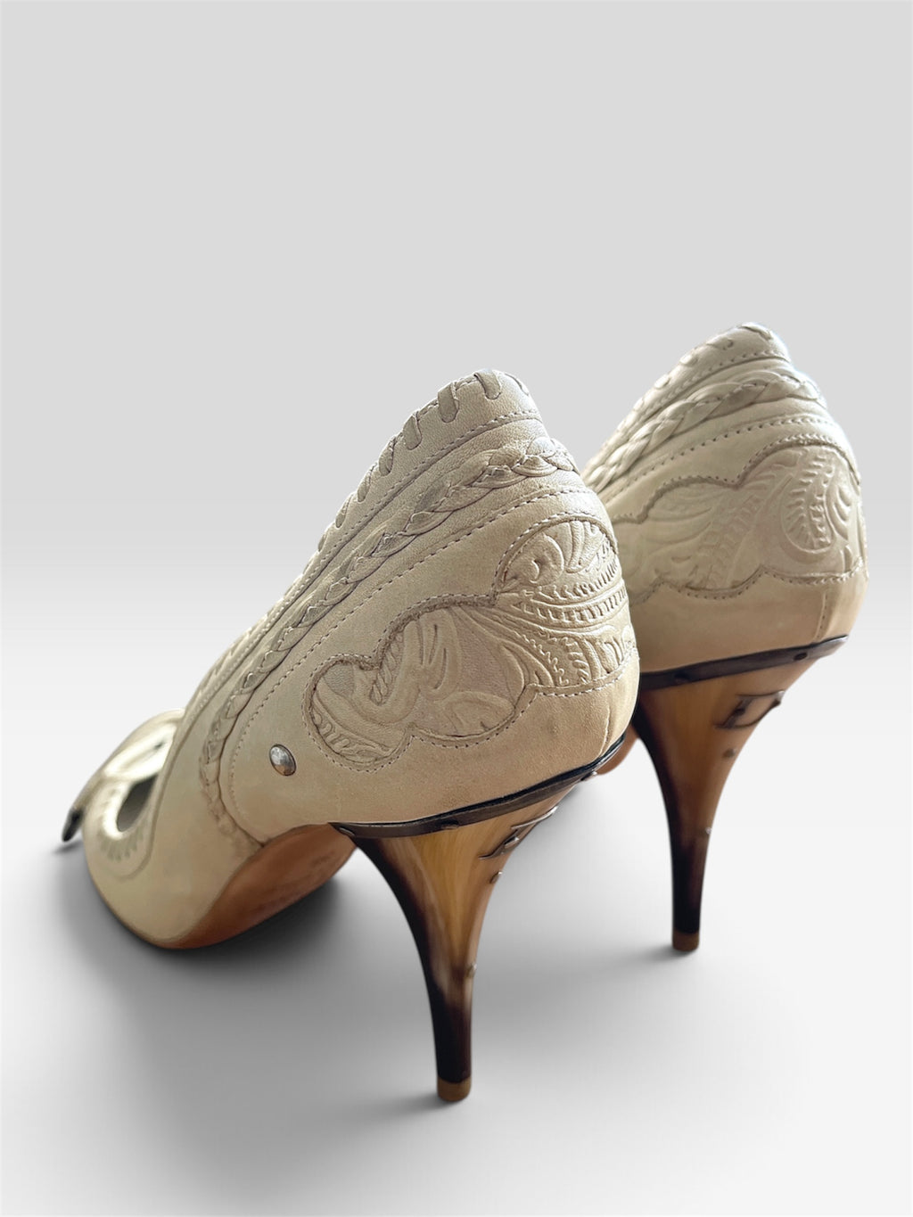 Christian Dior Spring 2006 Ready-To-Wear runway whip-stitch leather pumps