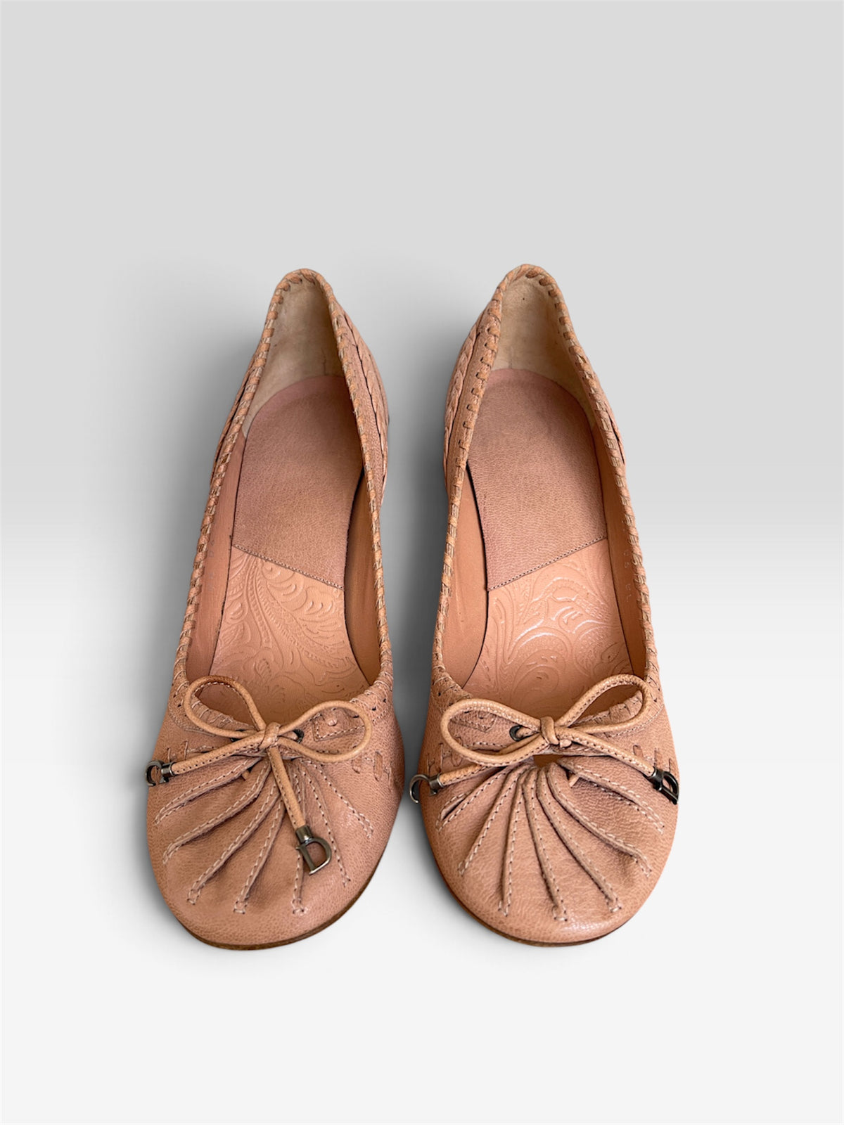 Dior Heels SS2006 Runway by John Galliano Runway Bow Logo Leather Beige Heels
